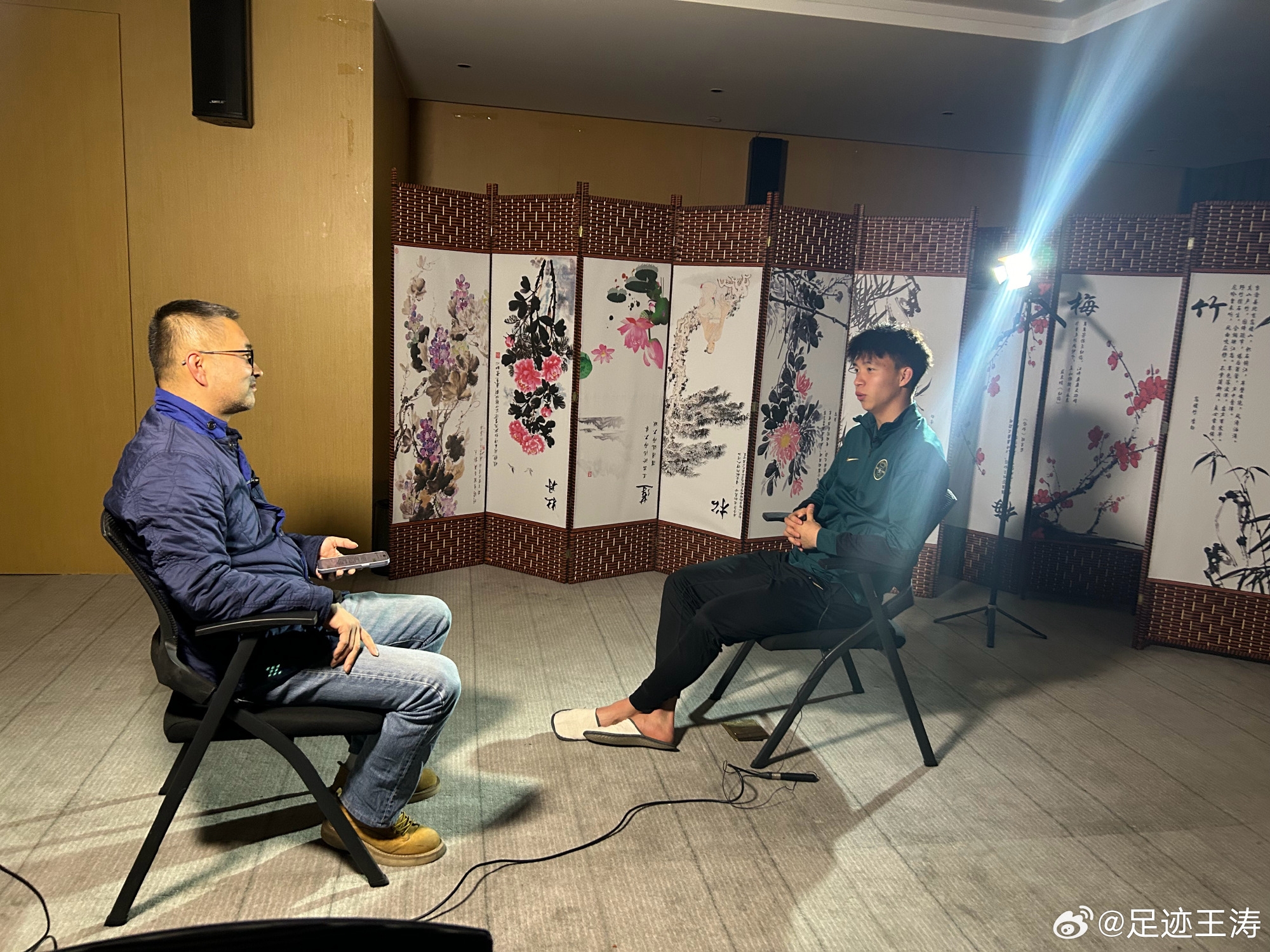  記者：王鈺棟視韋世豪為偶像&想加他微信，現(xiàn)進了國足不知加到?jīng)]