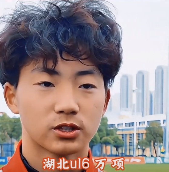  萬項談全運會吊射破門：發(fā)現(xiàn)門將站位不是很好，就很自信的射門