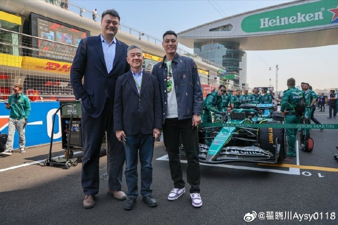  聯(lián)動(dòng)F1！翟曉川曬與姚明、阿隆索、范志毅、周冠宇等的合照