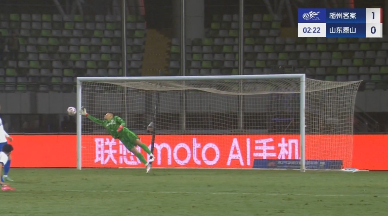  梅州開場2分鐘1-0泰山！茹子楠不停球抽射世界波攻破王大雷大門