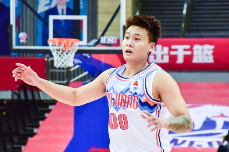  不太準！趙睿18中6拿到20分4板4助也有4失誤 三分13中4
