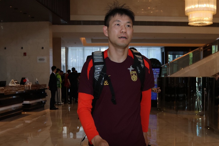  李源一3次助攻位居助攻榜榜首，李璇：再看伊萬發(fā)言覺得有種錯(cuò)亂