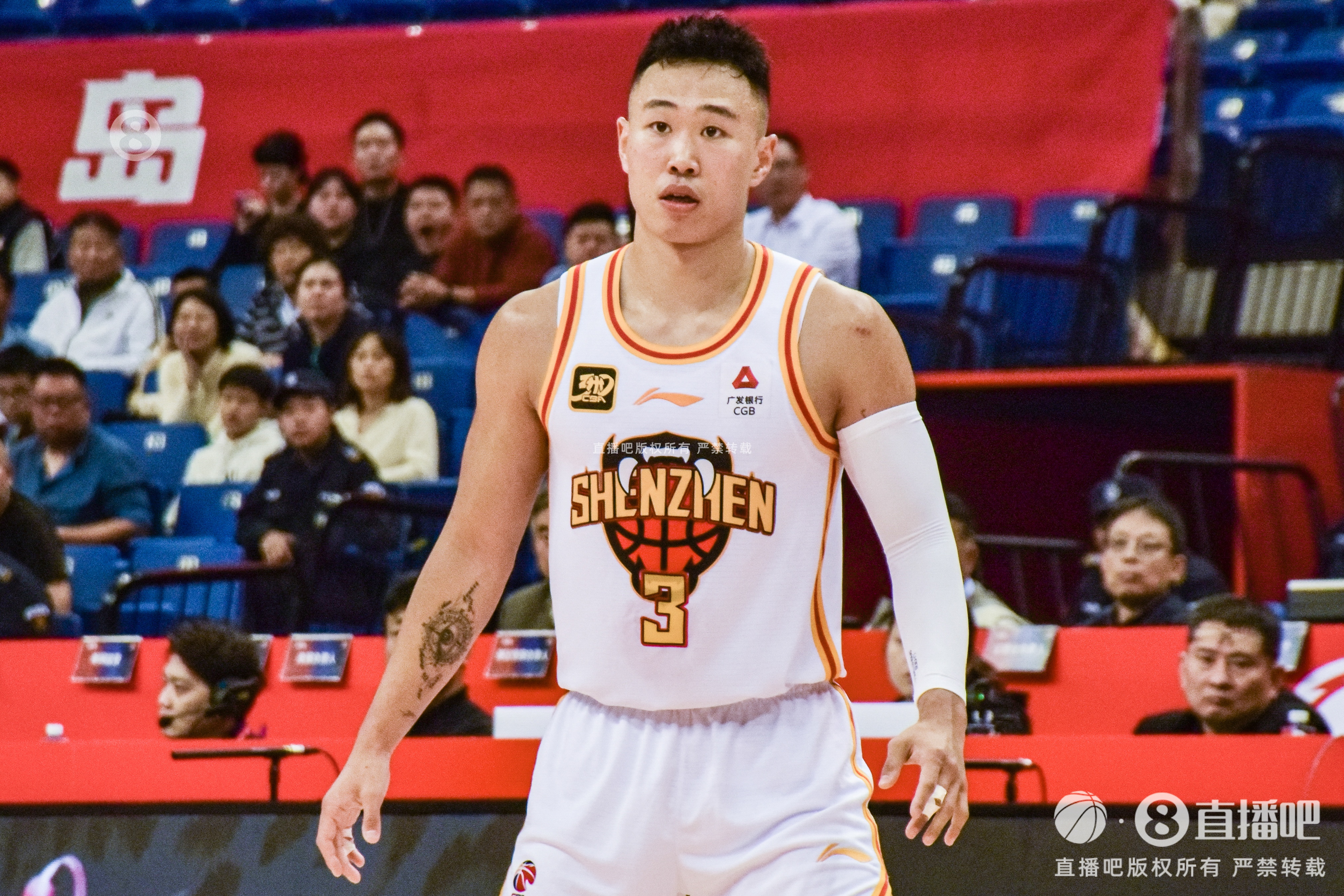  攻防俱佳！賀希寧17中8&三分7中3拿到19分 貢獻(xiàn)4次搶斷