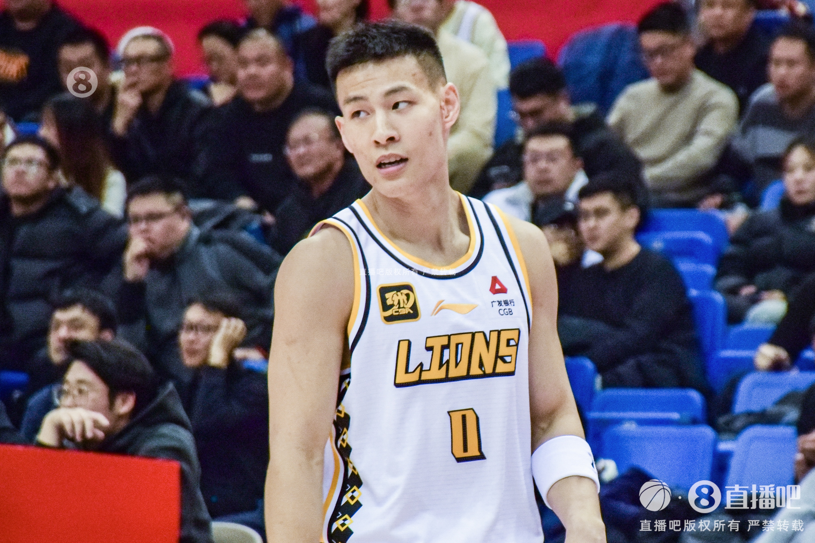  毫無(wú)狀態(tài)！林秉圣11投僅1中拿到3分3斷 出現(xiàn)2失誤4犯規(guī)