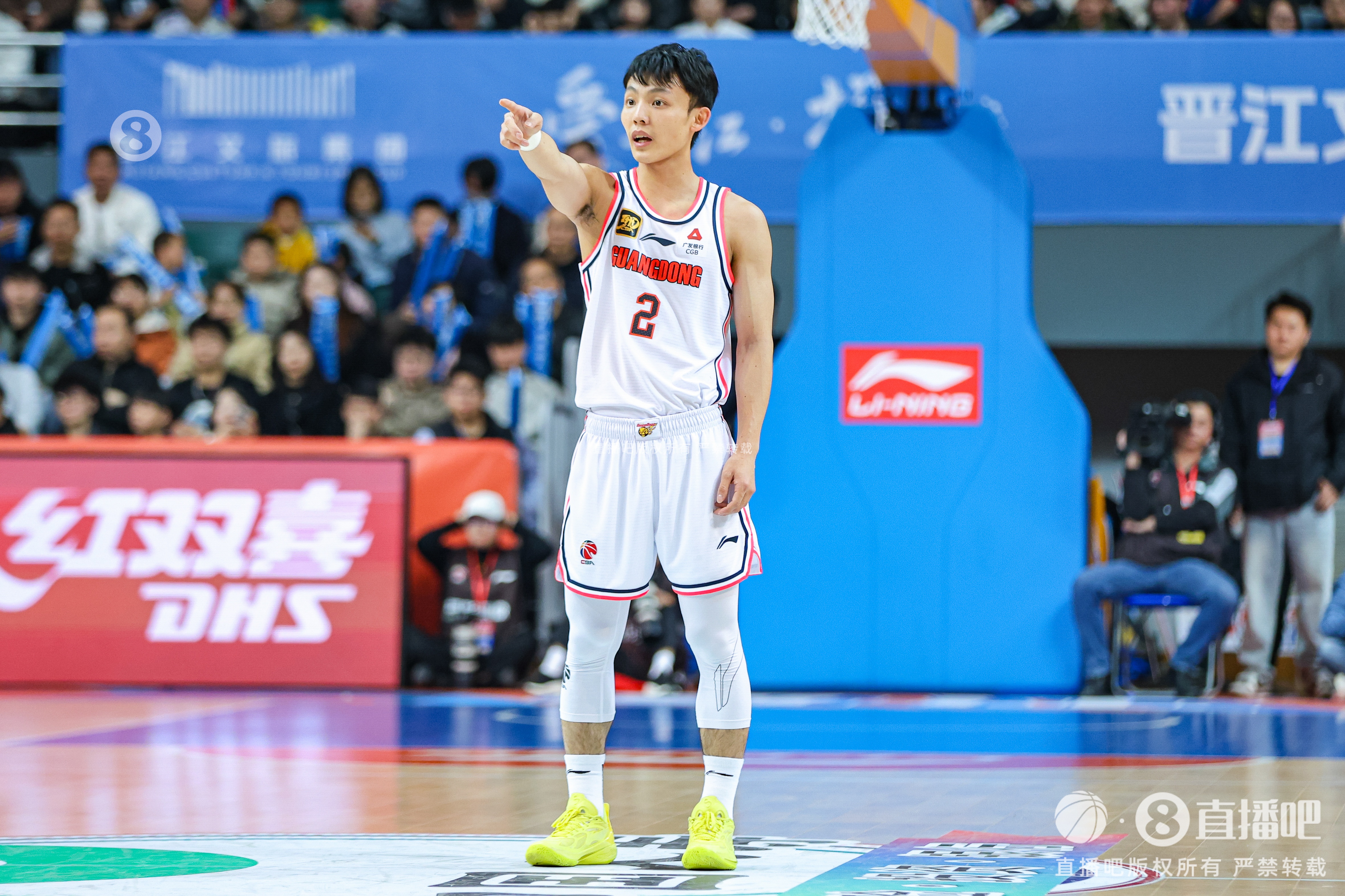  手熱！徐杰打滿(mǎn)首節(jié)5中4拿到10分2助 正負(fù)值+17