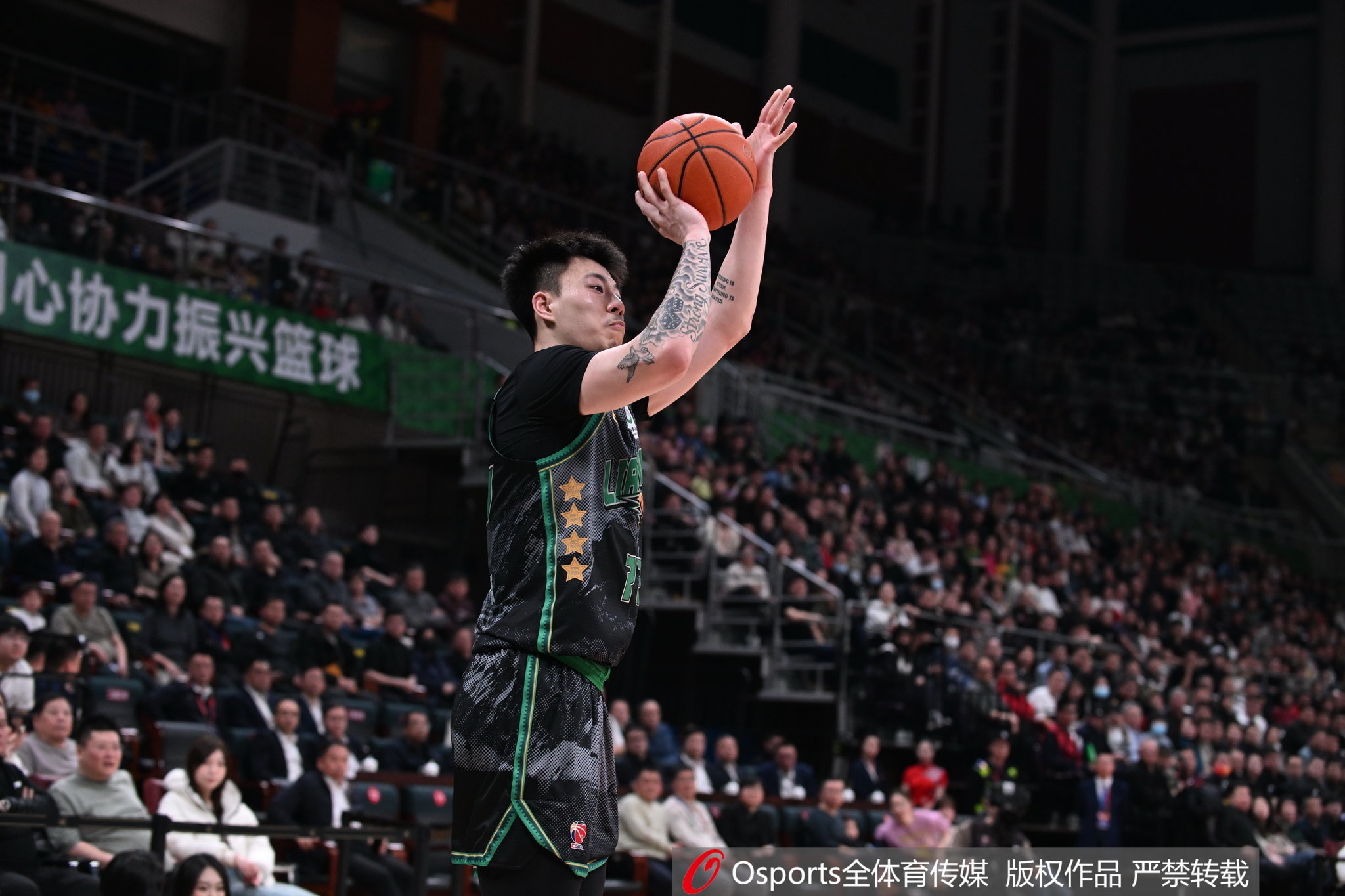  雙星閃耀！張鎮(zhèn)麟&韓德君半場合計12中8 合砍21分9籃板2助攻2搶斷