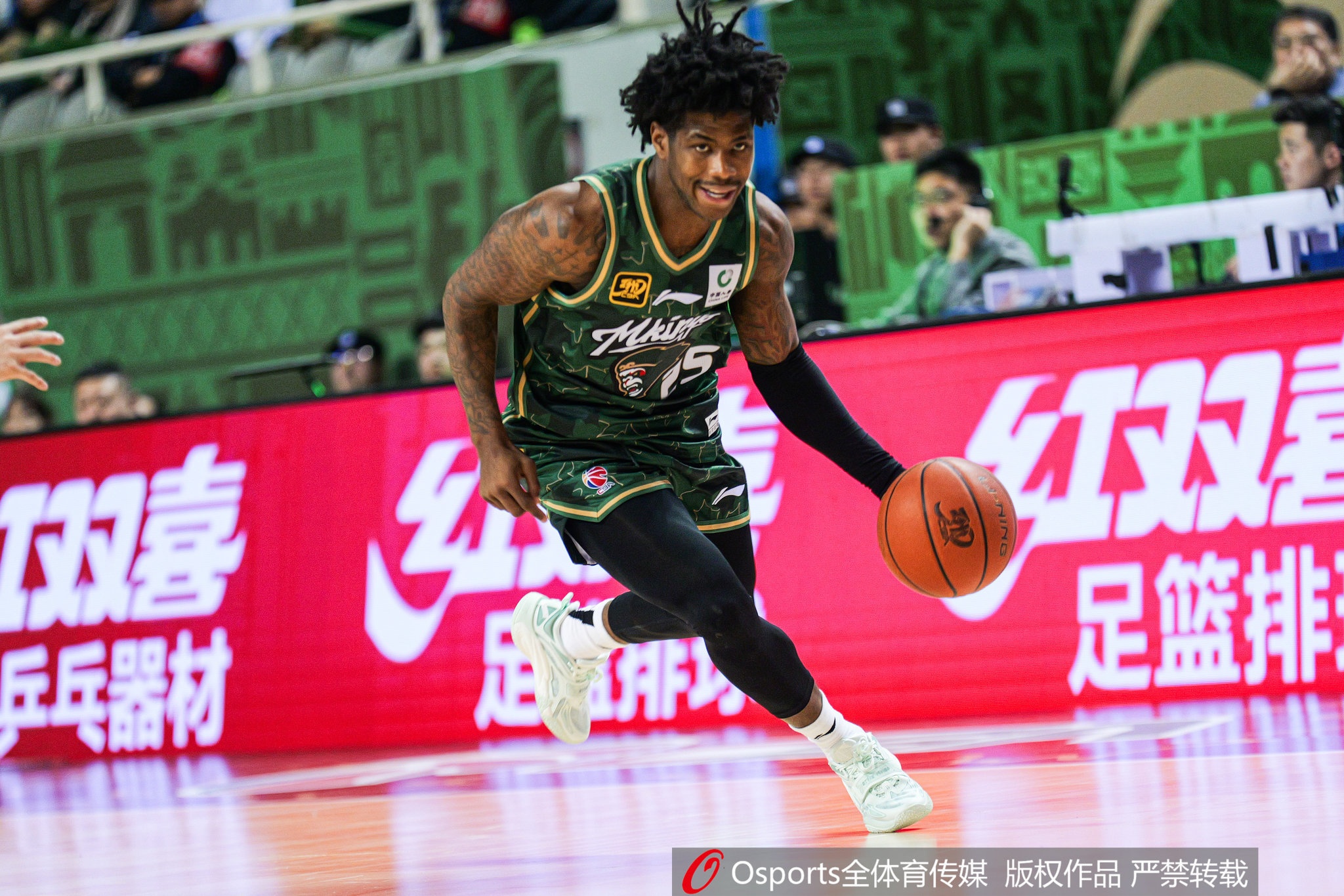  這外援猛得很！肯德里克-戴維斯16投12中&罰球18中15砍43分6板9助